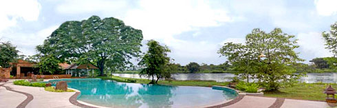 Swimming pool and Mae Kok river