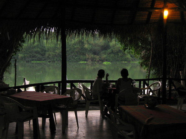 Riverside dining 
