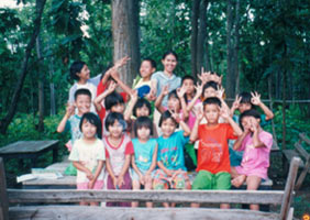 A Thai volunteering tourist and her Lisu students, Mae Hong Son